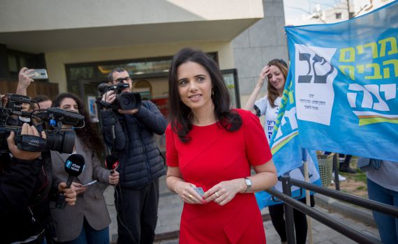 מקורבי שקד לסרוגים: "אם יש ממשלה-היא תהיה שרה"