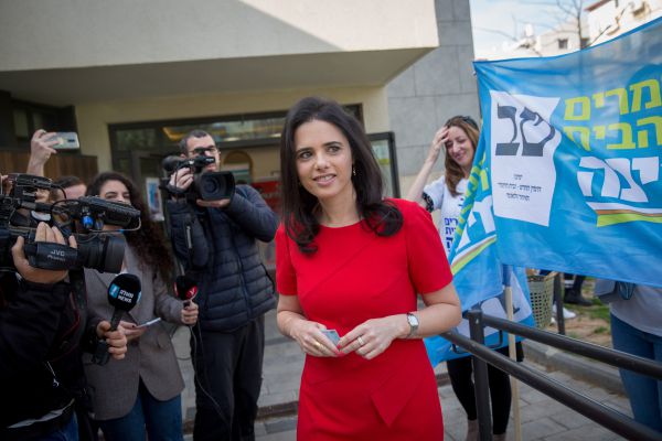 מקורבי שקד לסרוגים: "אם יש ממשלה-היא תהיה שרה"