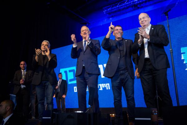 99.9% מהקולות נספרו. גנץ: "מישהו פה חגג מוקדם"