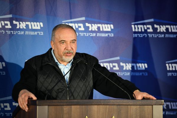 "חרדים היחידים שלא הוצאו לחל"ת ולא שילמו מס הכנסה"