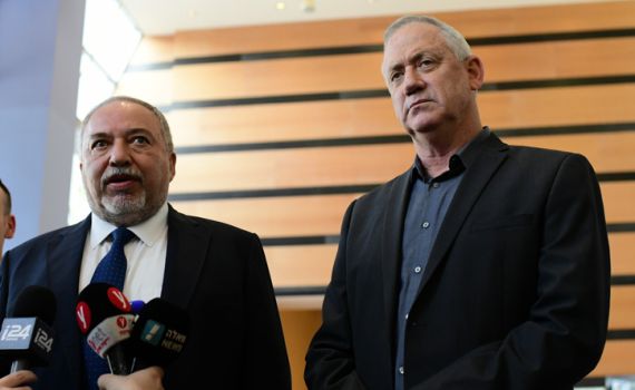 הרס הדמוקרטיה, היהדות והציונות – בקמפיין אחד