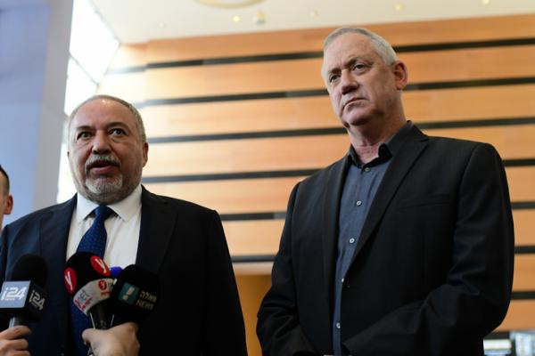 הרס הדמוקרטיה, היהדות והציונות – בקמפיין אחד