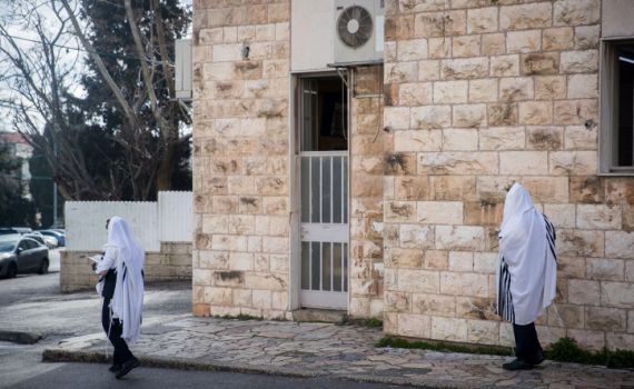 יום עצוב: הרבנים הראשיים הורו לסגור את בתי הכנסת