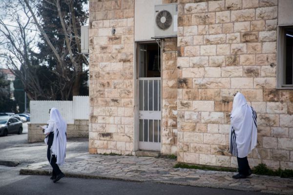 יום עצוב: הרבנים הראשיים הורו לסגור את בתי הכנסת