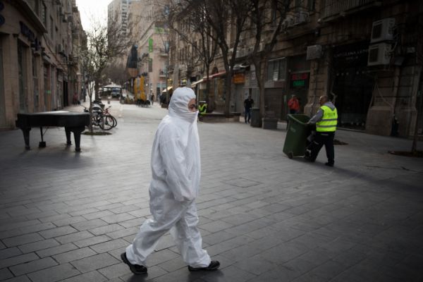 מהבנק לבית הכנסת: מסלולי חולי הקורונה החדשים