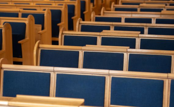 קורונה: תפילה ושירה המונית בעברית ובאנגלית