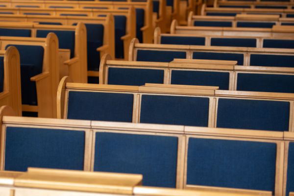 קורונה: תפילה ושירה המונית בעברית ובאנגלית