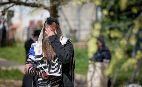 צמצום דרמטי: תפילות רק ביחיד, אין התקהלות מעל 2