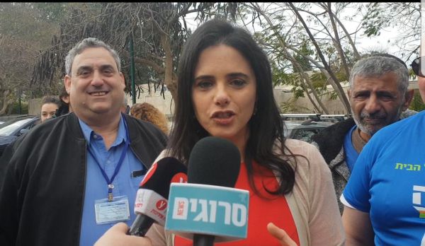 שקד: "מניחה שיפיצו שלא צריך את ימינה גדולה"