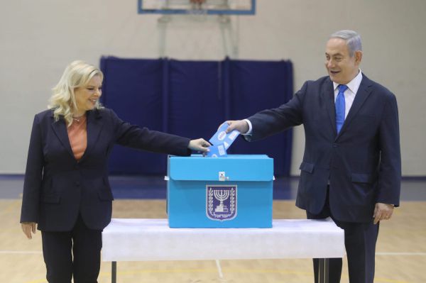 נתניהו בקלפי: "אל תחששו מקורונה, צאו להצביע"