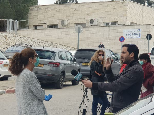 "אחרי שבועיים בבידוד, הגענו להצטופף בקלפי"