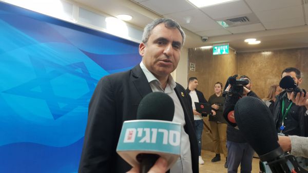 מי שרוצה ממשלת מיעוט – לשלוח אותו  לפסיכיאטר