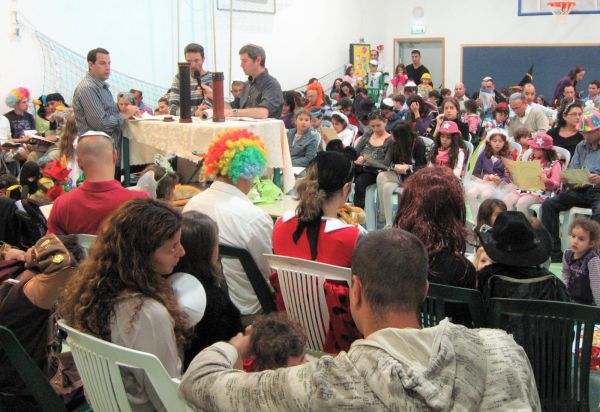 בידוד מהקורונה? כך תיקחו חלק בקריאת מגילה