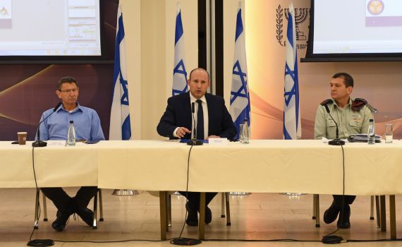 שר הביטחון נפתלי בנט: "אם צריך תפרו את הכללים"