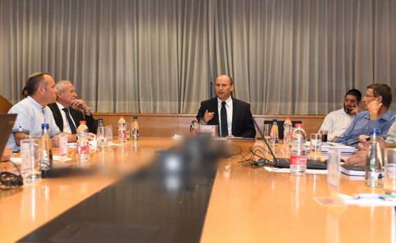 בנט הציג תכנית להחזרת ישראל לשגרה בצל הקורונה