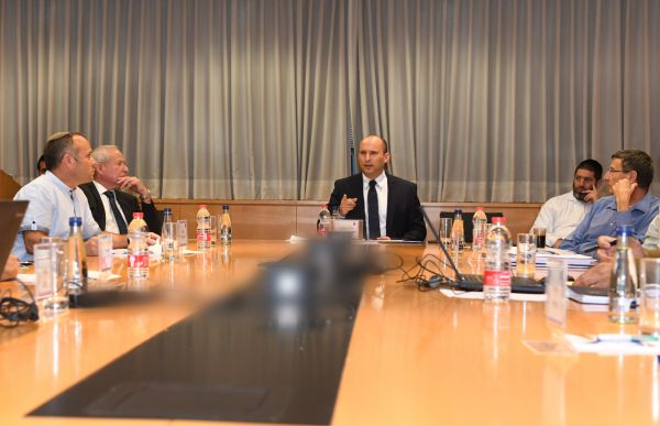 בנט הציג תכנית להחזרת ישראל לשגרה בצל הקורונה