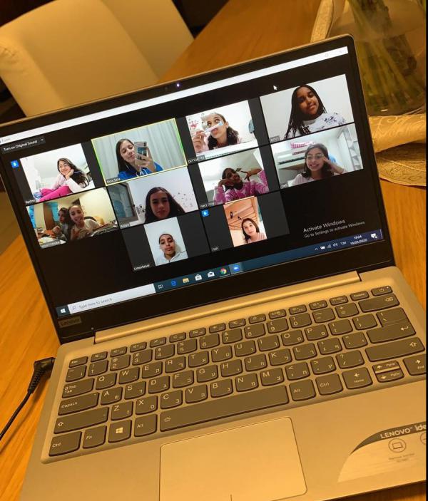 נגינה, תיאטרון והלכה: תנועת עזרא בשיעורי רשת