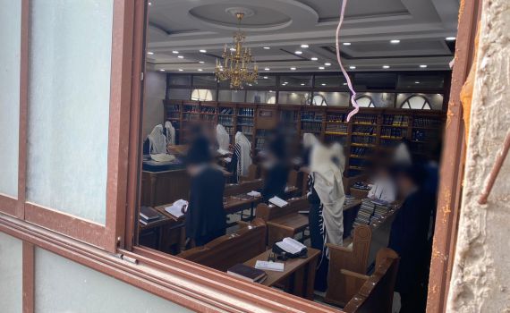 המשטרה פיזרה מתפללים בבתי כנסת וחילקה דוחות