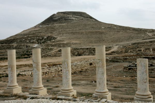 צמצום מכסת המבקרים באתרי התיירות ביו"ש