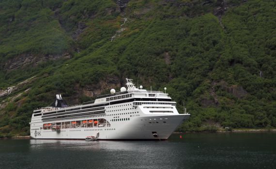 "ספינת הקורונה" חוזרת: אלפי מבודדים על חופי יוון