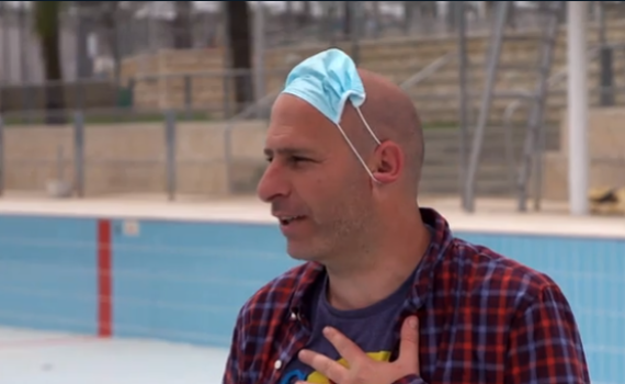 חנוך דואם בחרדה, אבל צוחק על כל העולם. צפו