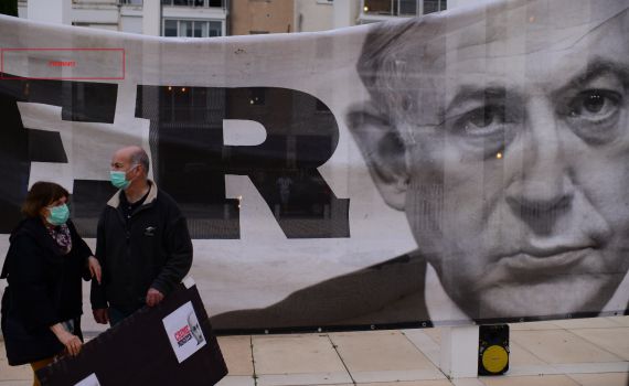 לפיד, יעלון ויאיר גולן יינאמו בהפגנת הדגלים השחורים