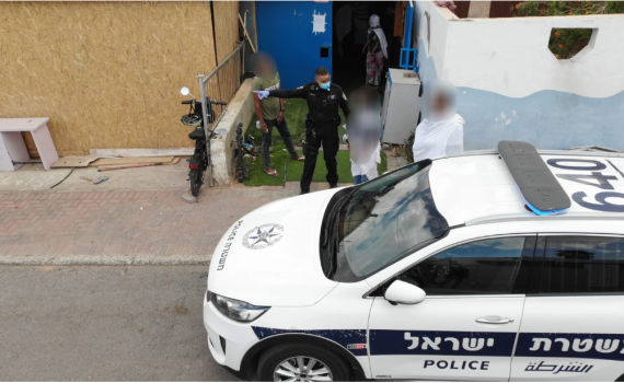 המשטרה פיזרה מאות אריתראים מכנסייה באילת