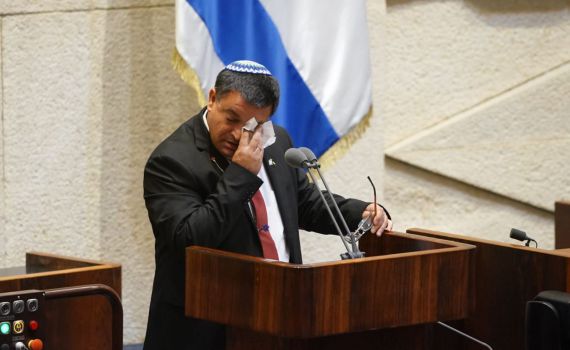 ח"כ ביטון השתנק בבכי: "35 שנה אני פוקד את קבר אחי"