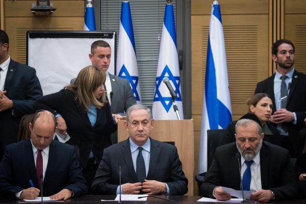 גל ביקורת חריף מימין עצר את ההסכם עם כחול לבן