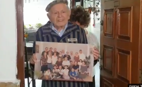 עם מדי אסיר; ניצול השואה קרא: "עם ישראל חי" • צפו: