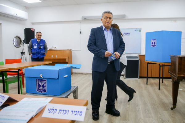 הנהלת מפלגת העבודה אישרה להצטרף לממשלה