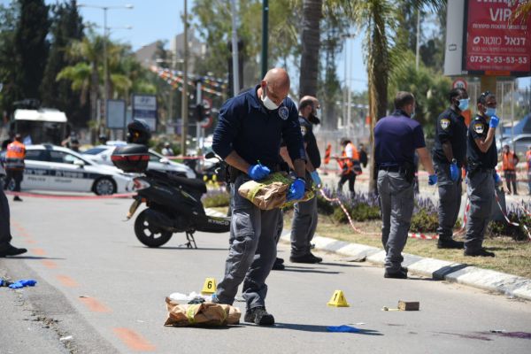 פיגוע בכפר סבא ביום הזיכרון: בת 60 נפצעה קשה