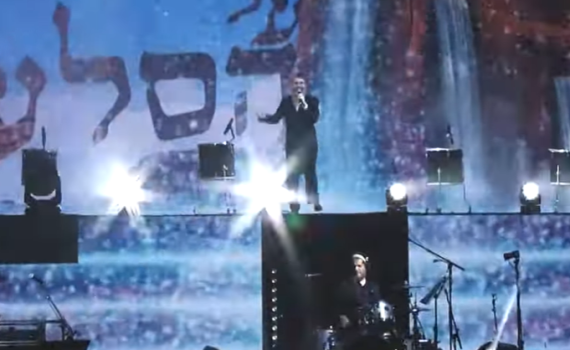 צפו: אברהם פריד בביצוע מקפיץ ל "על הסלע הך"