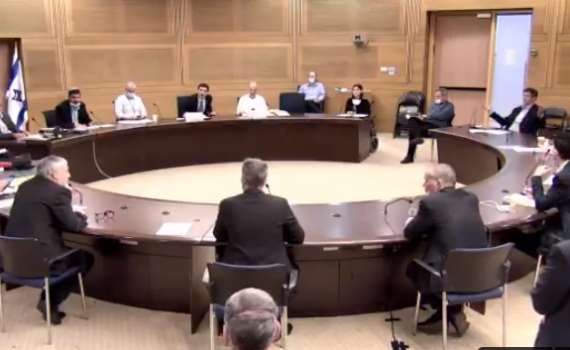 צפו בעימות הסוער בין חברי כחול לבן לשעבר