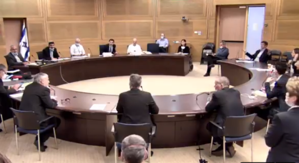 צפו בעימות הסוער בין חברי כחול לבן לשעבר