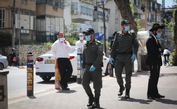 המשטרה סגרה ישיבה בבני ברק השוטרים חטפו אבנים