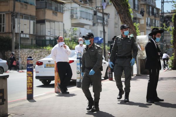 הדגלים השחורים בבני ברק: קבוצה חדשה נגד נתניהו