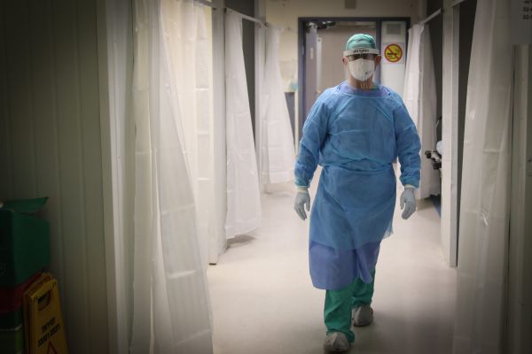 האטה בהתפשטות: 15,443 חולי קורונה, 201 נפטרים