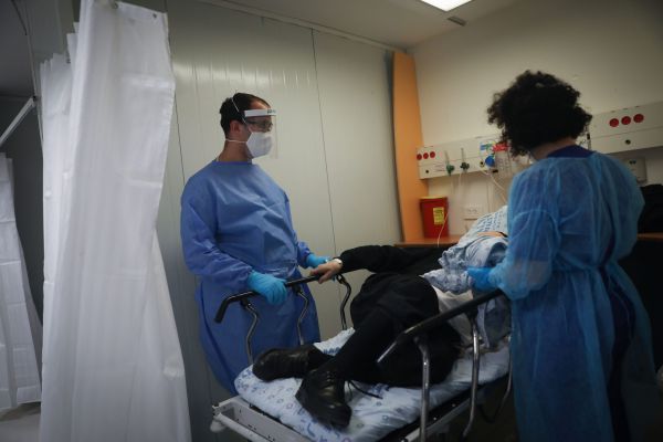 מצבה של הילדה בת 11 משתפר: מניין הנפטרים 208