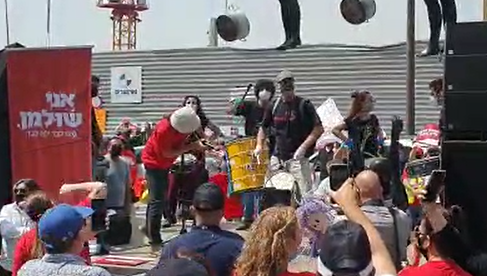 צפו: להקת מיומנה בהופעת מחאה; להציל את התרבות