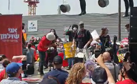 צפו: להקת מיומנה בהופעת מחאה; להציל את התרבות