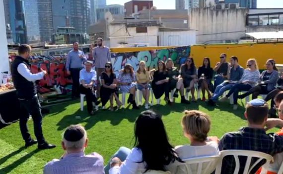 משרד היח"צ הסרוג בסרטון עידוד מהבידוד. צפו