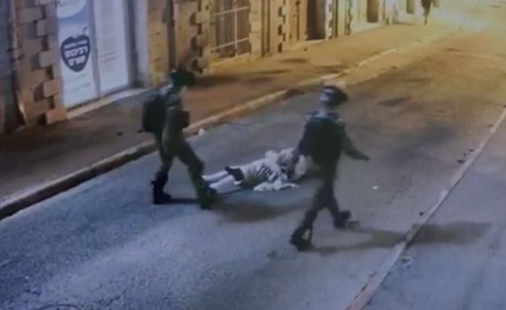 סרטון האלימות במאה שערים: שני שוטרים נחקרו