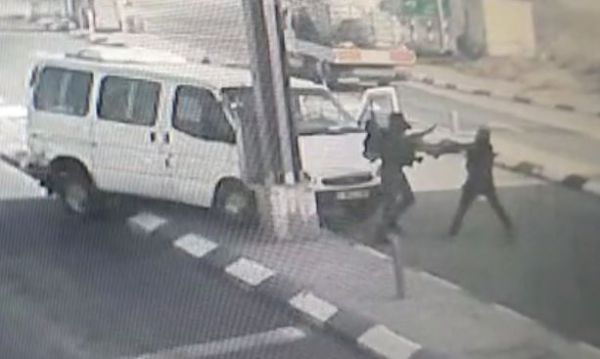 תיעוד דרמטי: הלוחם נדרס, נדקר ונאבק עם המחבל.צפו