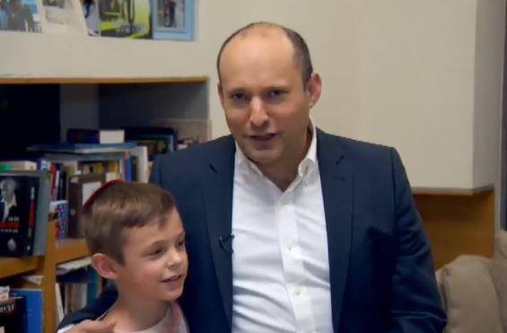 צפו: אורח מפתיע בראיון של נפתלי בנט