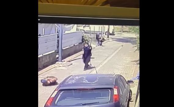 קשה לצפיה | דקר שוטר ונורה למוות מטווח קצר