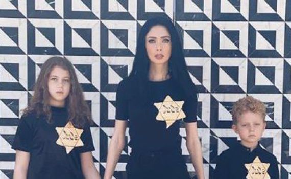 תמונה של ניקול ראידמן וילדיה עם טלאי צהוב עוררה סערה