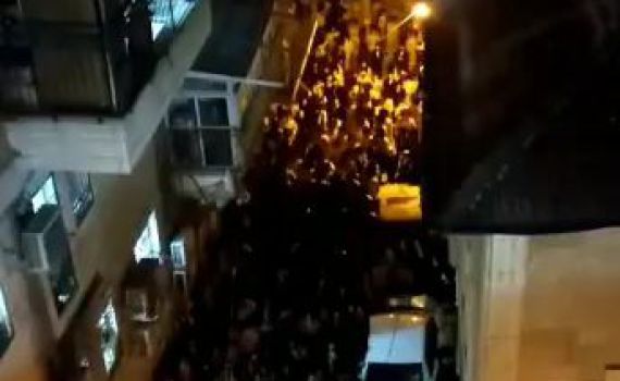 הזוי: חסידי 'תולדות אברהם יצחק' הצטופפו בחג. תיעוד