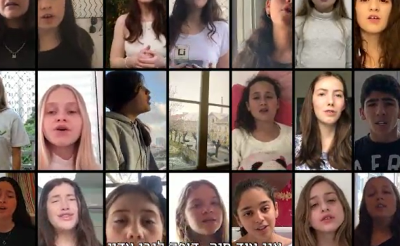 עשרות ילדים מבצעים שיר שכתבה נערה בגטו