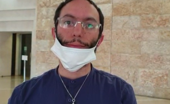 "את משפחות השכול סוגרים ומאפשרים עסקים והפגנות"